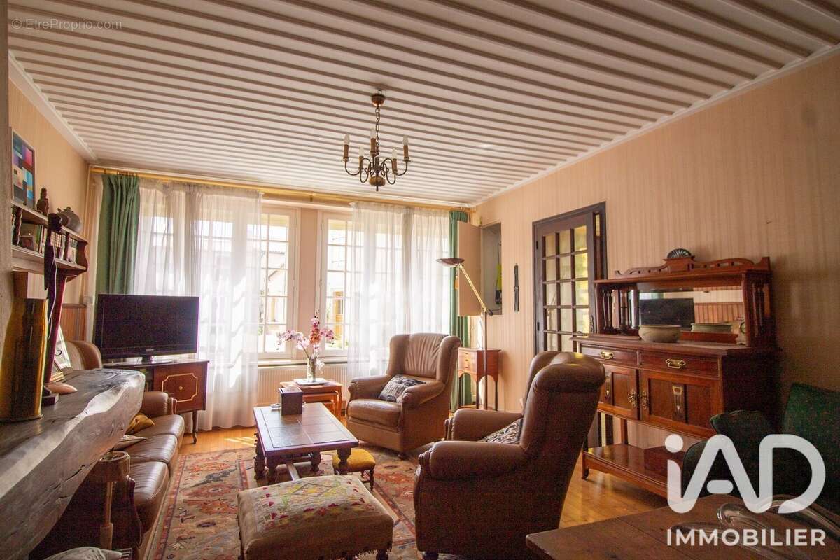 Maison 215 m² à Tours-Sur-Meymont  - photo 9