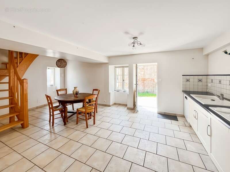 Maison à SAINT-YTHAIRE