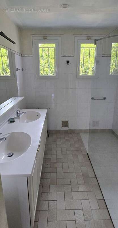 Maison 4 chambres+bureau, sous sol proche N4 terrain exceptionnel  90 km Paris! - photo 7