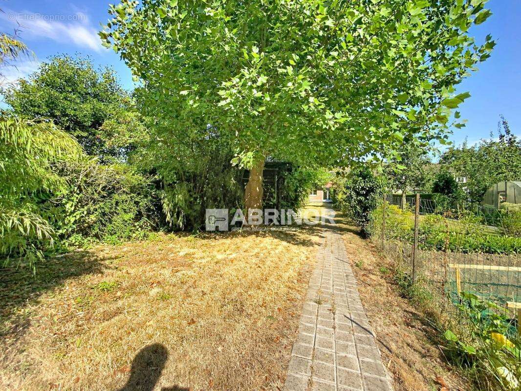 LINSELLES: Maison flamande de 130m2, 3 chambres, cave, jardin de 400m2 SUD et son garage de 61m2 - photo 2