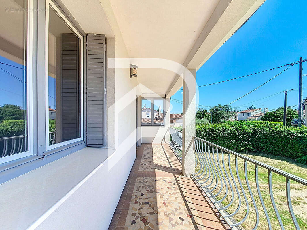 Maison à MONTELIMAR