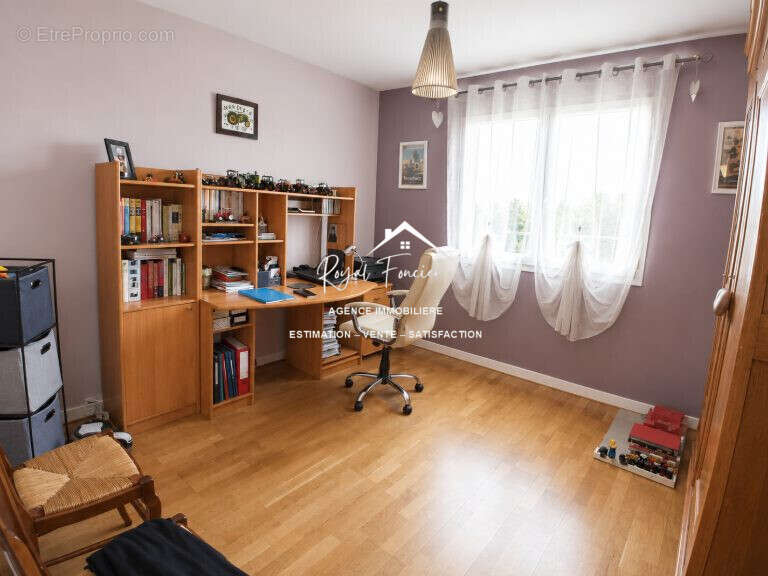 Chambre 2 - Maison à DANGE-SAINT-ROMAIN