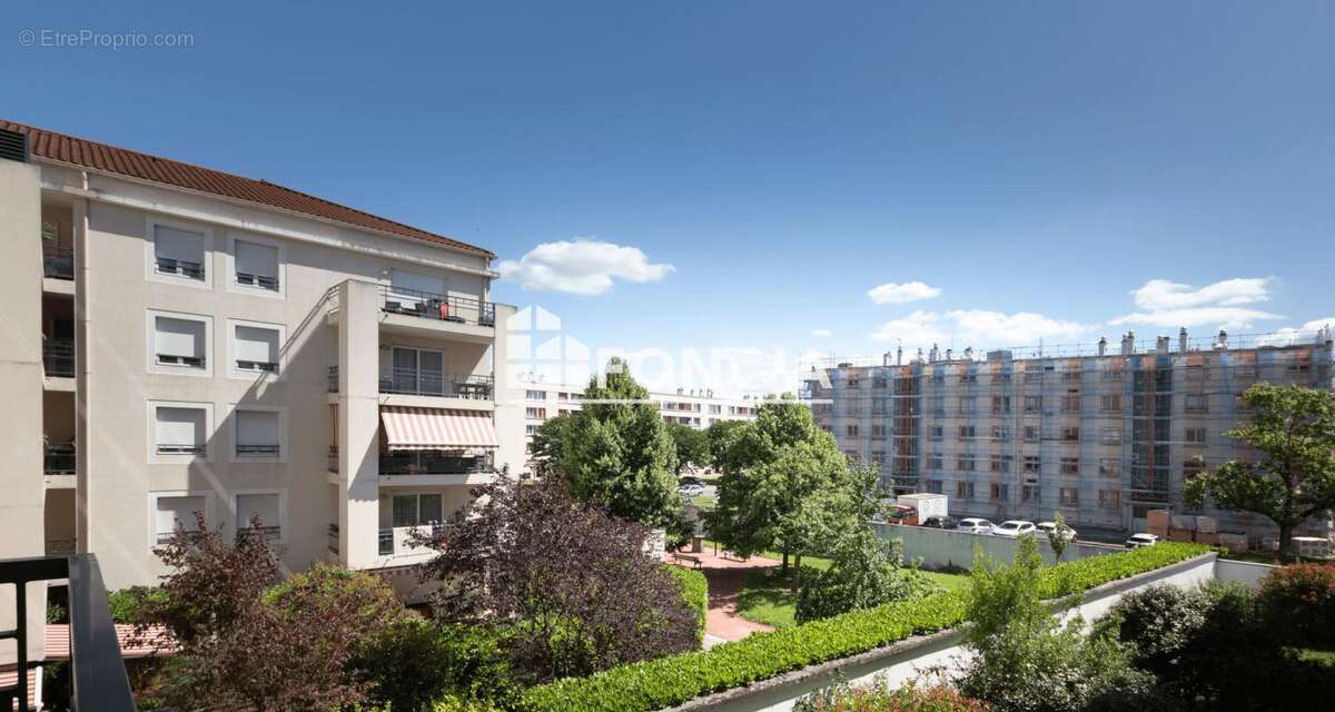 T2 avec garage, balcon, proche commerces - photo 3