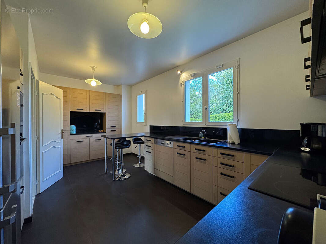 Maison à SAINT-NOM-LA-BRETECHE