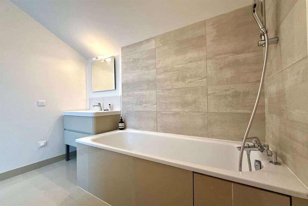 Maison à ISSY-LES-MOULINEAUX