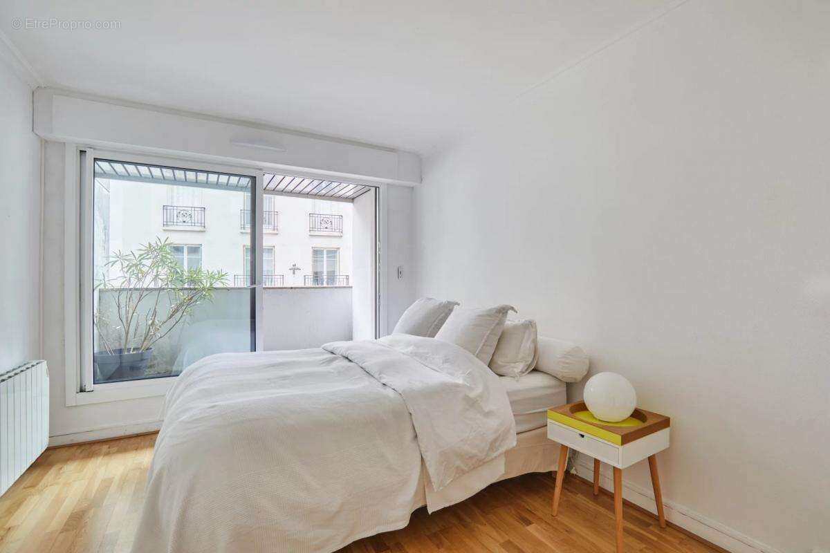 Appartement à PARIS-7E