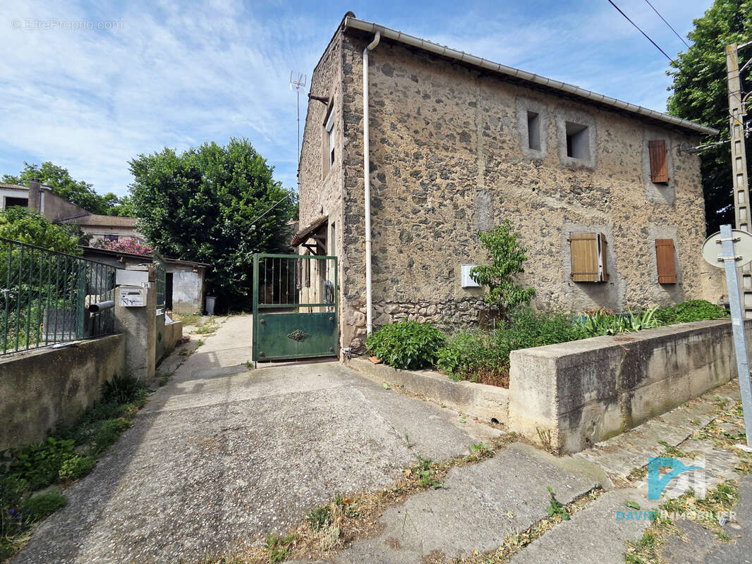 Villa avec garage et remise - photo 4