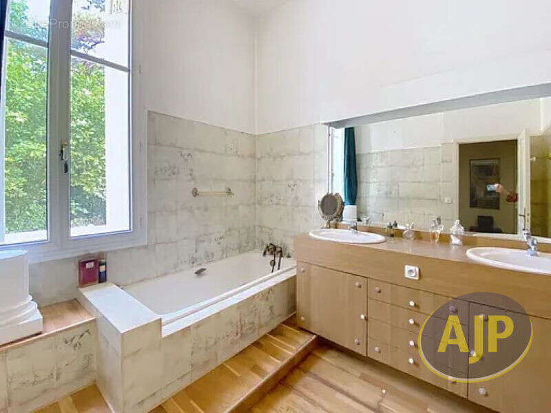 Maison de maître sur parcelle d'environ 1000m² - photo 5