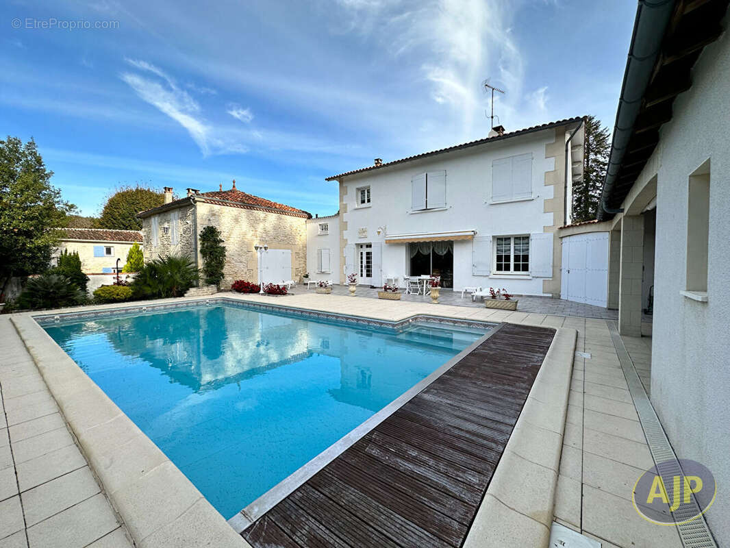 Maison à SAINT-BRIS-DES-BOIS