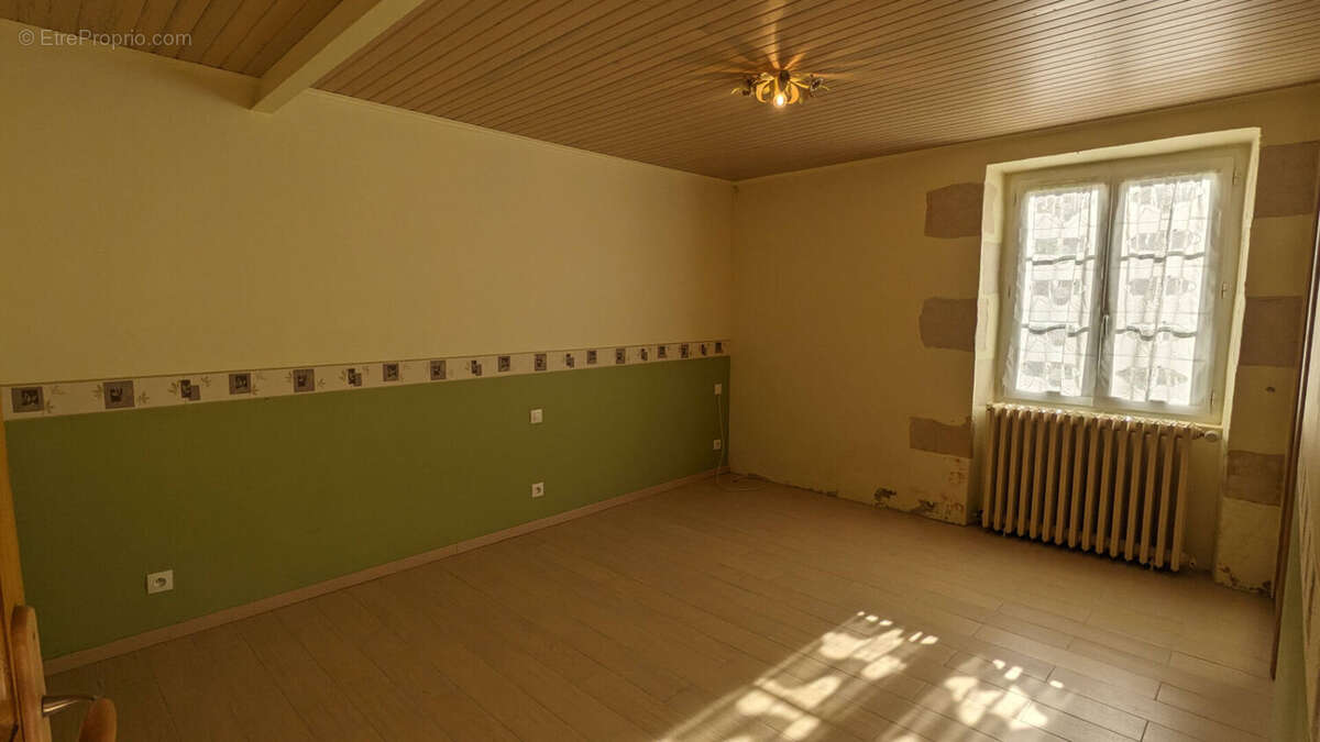 Maison à LA CHAPELLE-BATON