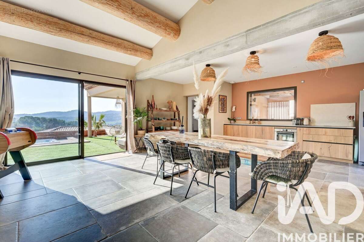 Photo 3 - Maison à LE CASTELLET