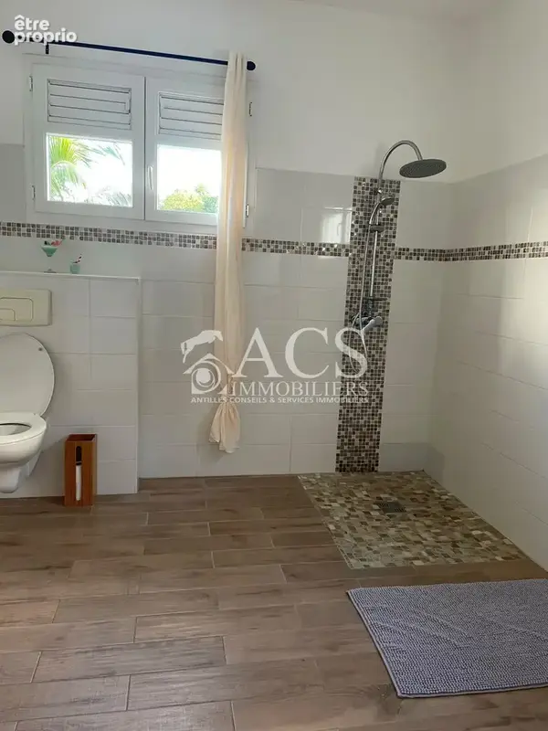 Immense maison à vendre avec 4 chambres à Saint-Joseph - photo 4