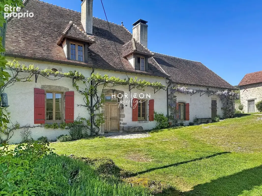 Photo Maison à Mary au prix de 475 000€