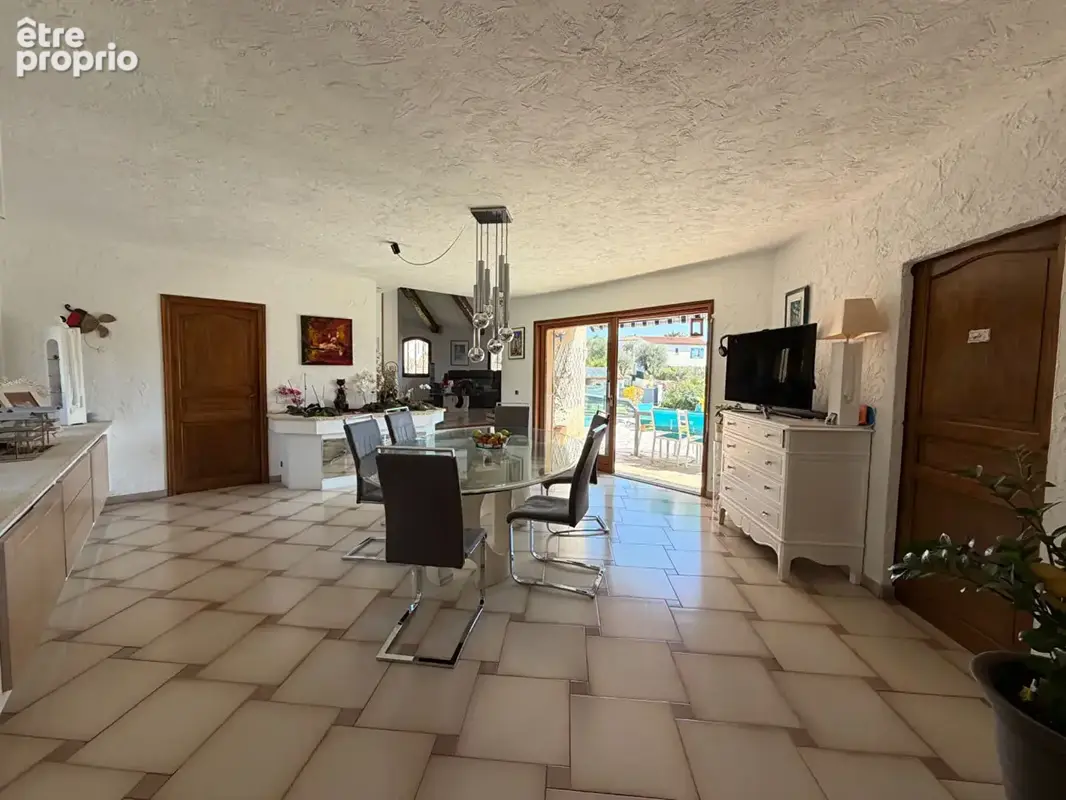 LA GAUDE - Maison  4 pièce(s) 154 m2 avec Piscine - photo 4