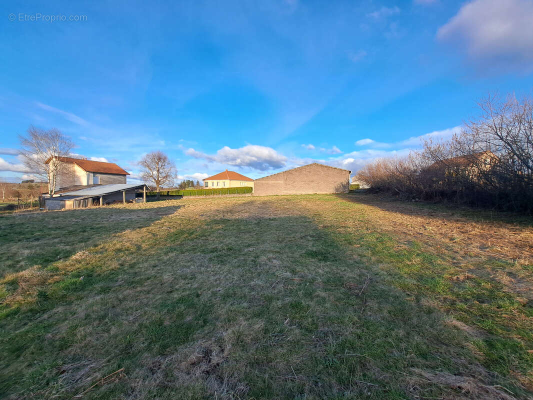 Terrain à PULVERIERES