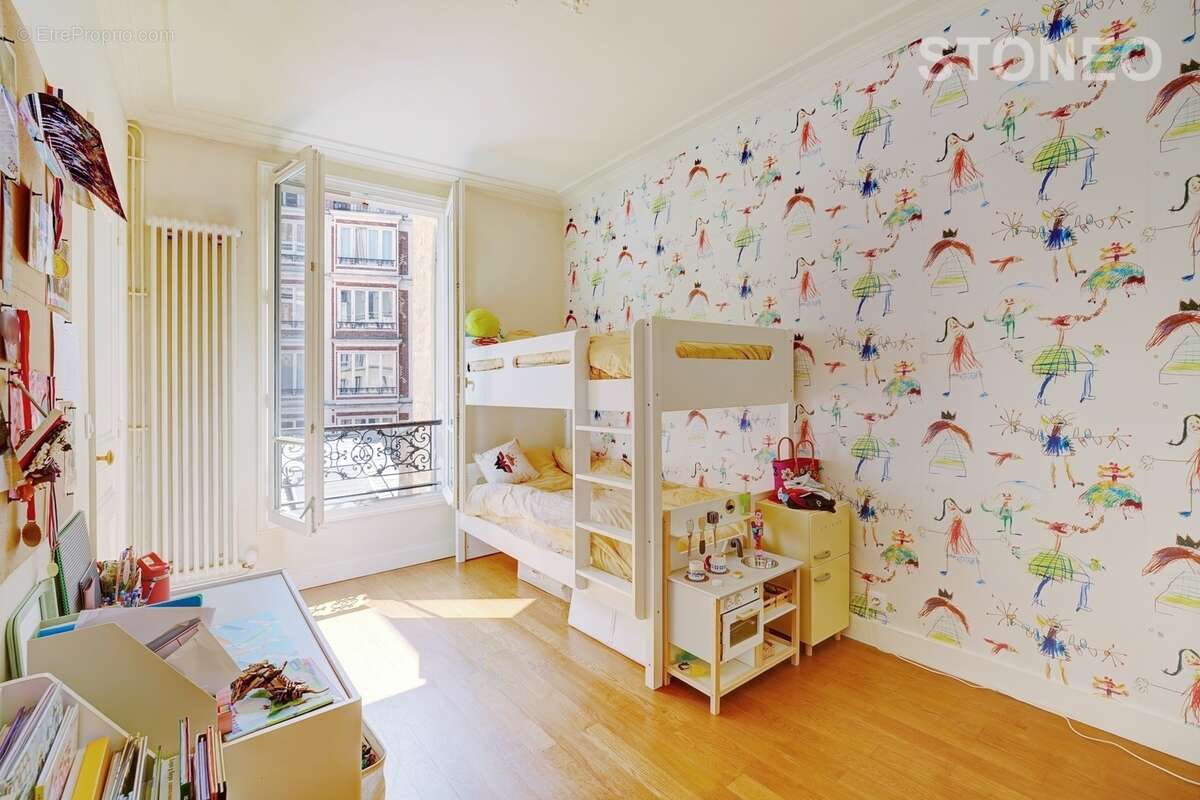 Appartement à PARIS-16E