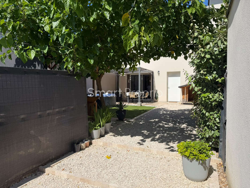 Maison à MONTELIMAR