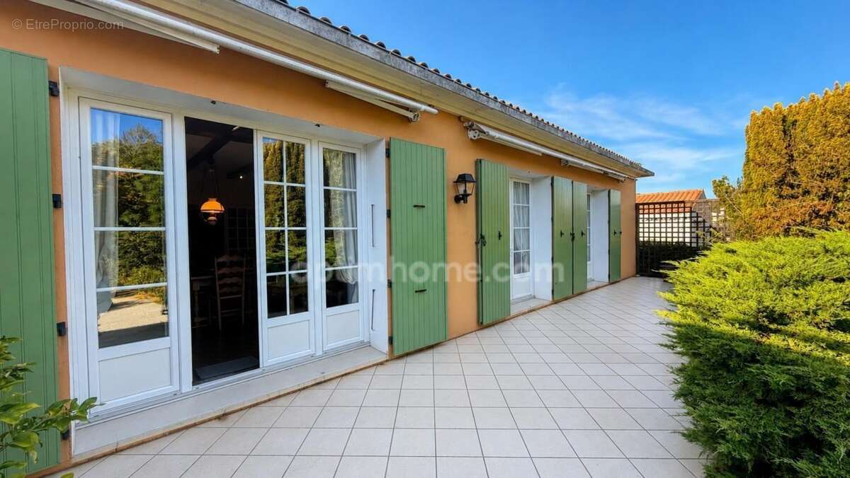 Propriété familiale 5 pièces au cœur d'un véritable parc de 2 158 m² - LA ROCHELLE (17) - photo 4