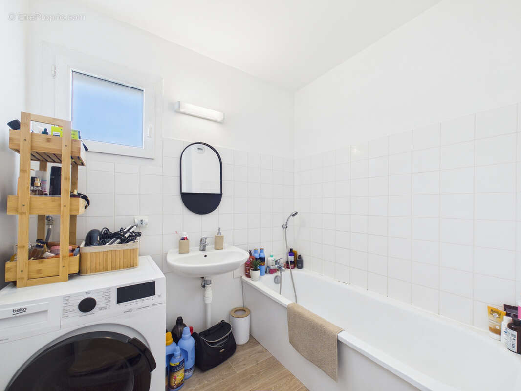 T3 entièrement rénové   68 m2   Balcon avec vue dégagée - photo 9