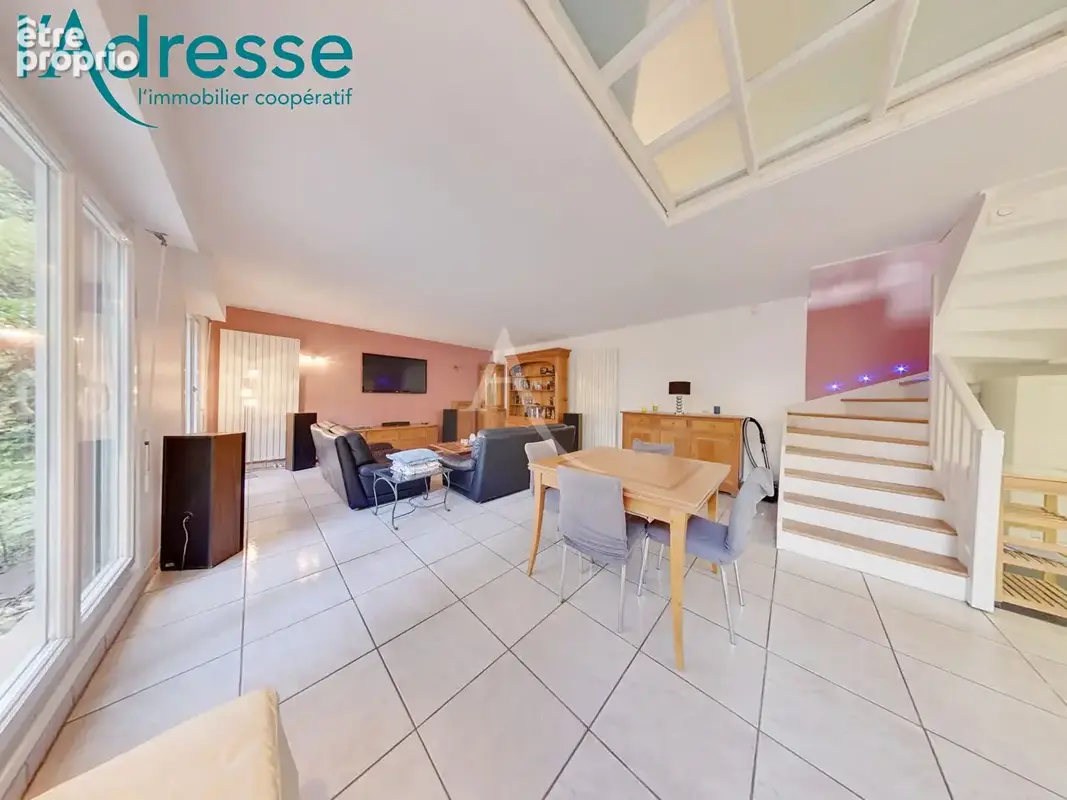Appartement  Duplex - souplex Champs Sur Marne 5 pièce(s) 105 m2 - photo 3