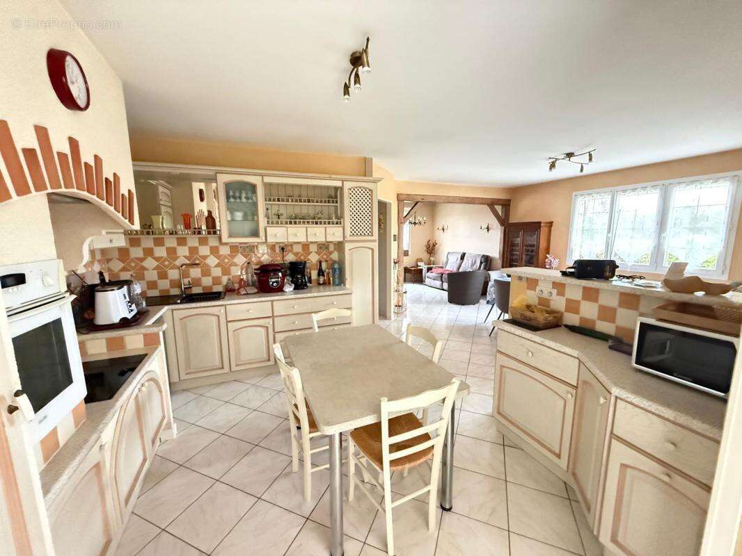 Maison à LES LANDES-GENUSSON