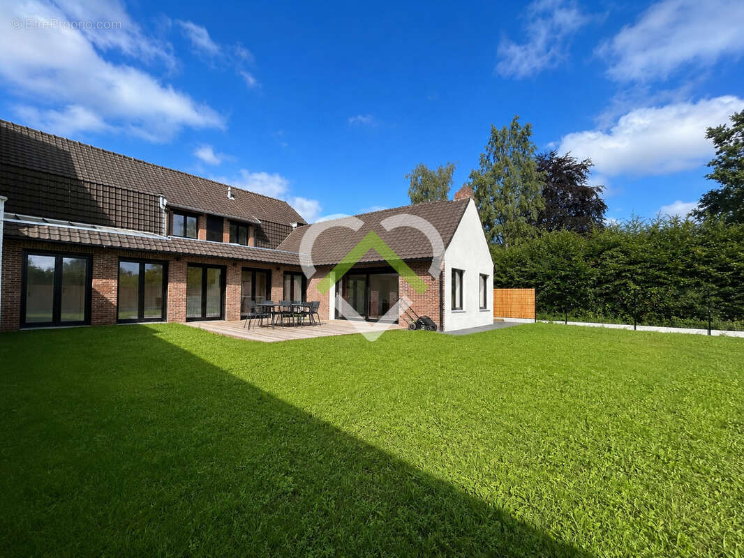 Superbe maison familiale entièrement rénovée au coeur du village prisé de VERLINGHEM - photo 2