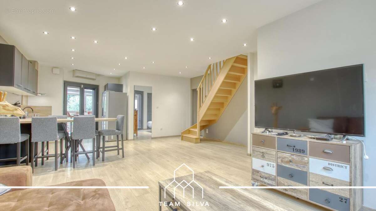 Maison à SEREZIN-DU-RHONE