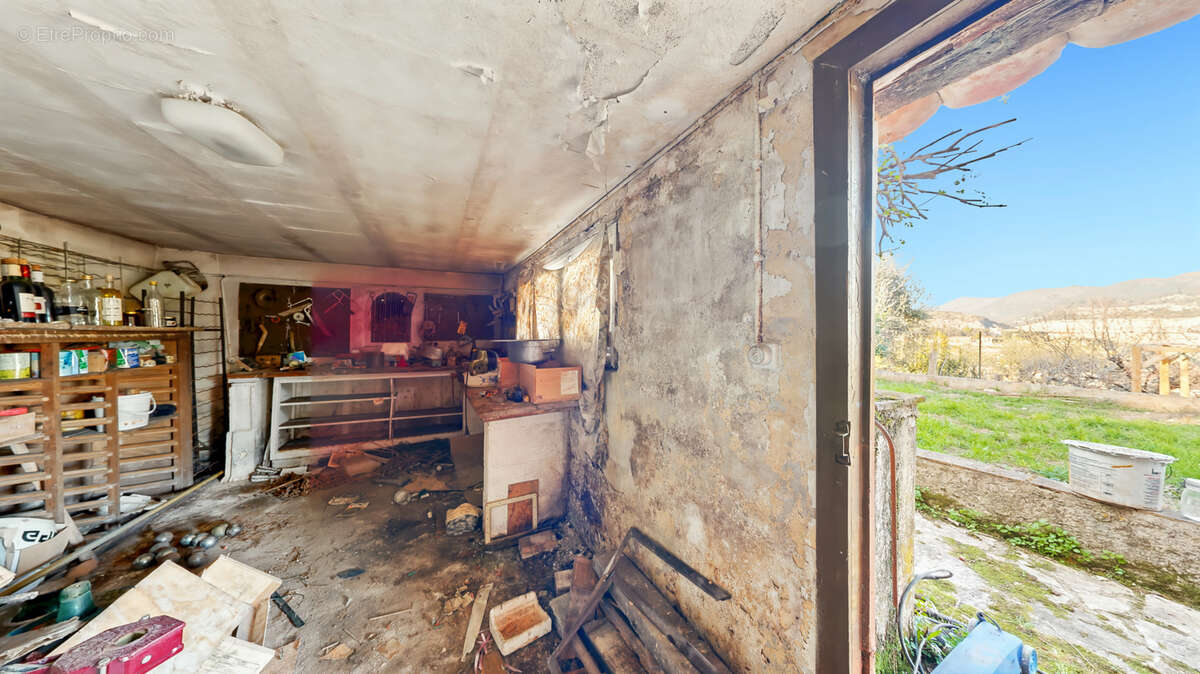 Maison à rénover, piscine, terrain 1660 m2 - photo 36