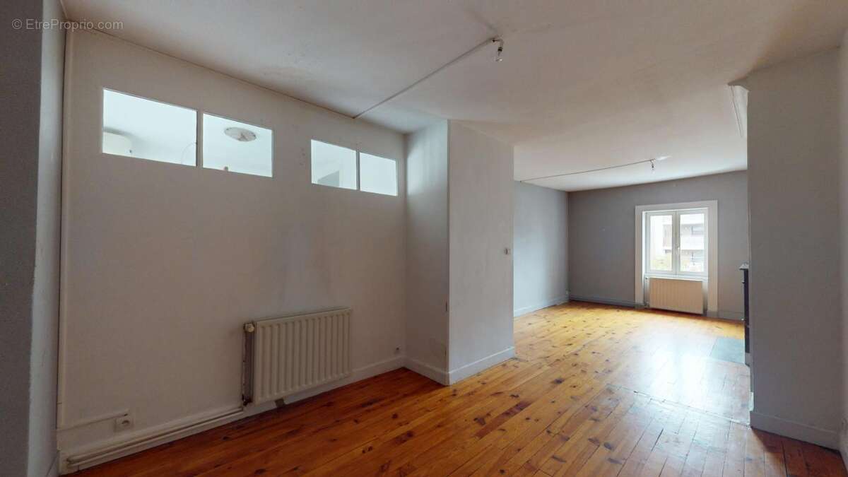 Appartement à SATHONAY-CAMP