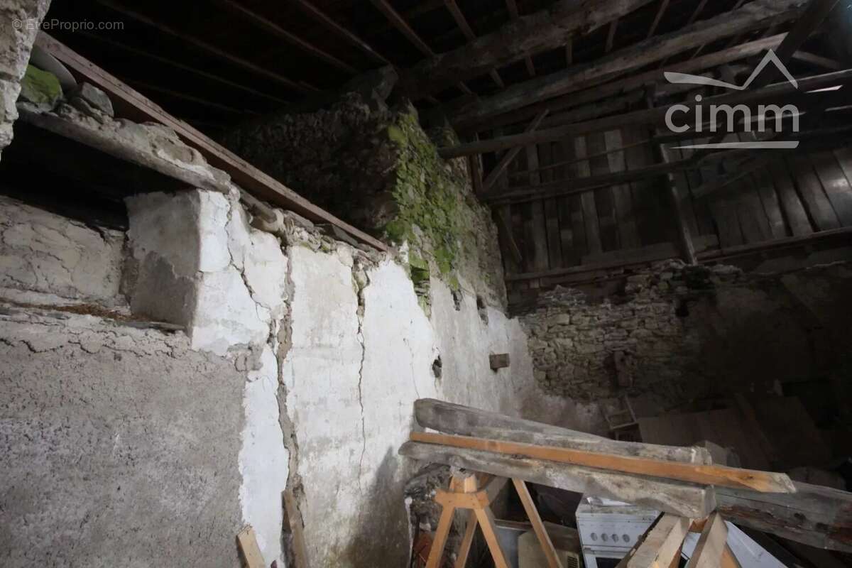 Maison à BOURGET-EN-HUILE