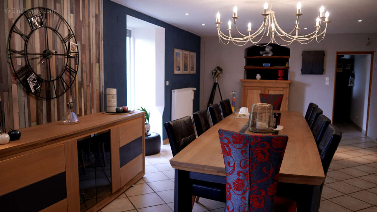 Splendide Ferme Rénovée   194 m2 habitables   Dépendances exceptionnelles de 500 m2   BANNANS (25560) - photo 3