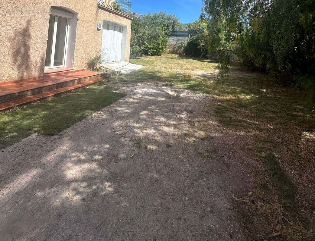 Appartement à SOLLIES-PONT