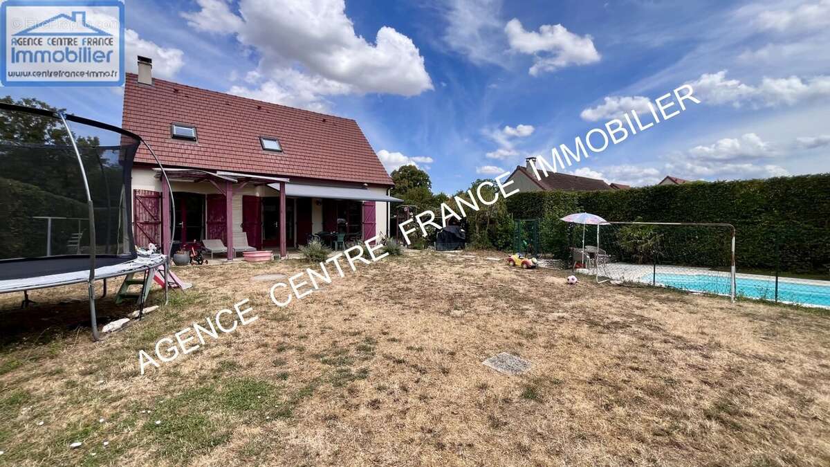 DPE C. A 10mns au sud de Bourges. Maison de 4 chambres avec piscine et jardin - photo 4