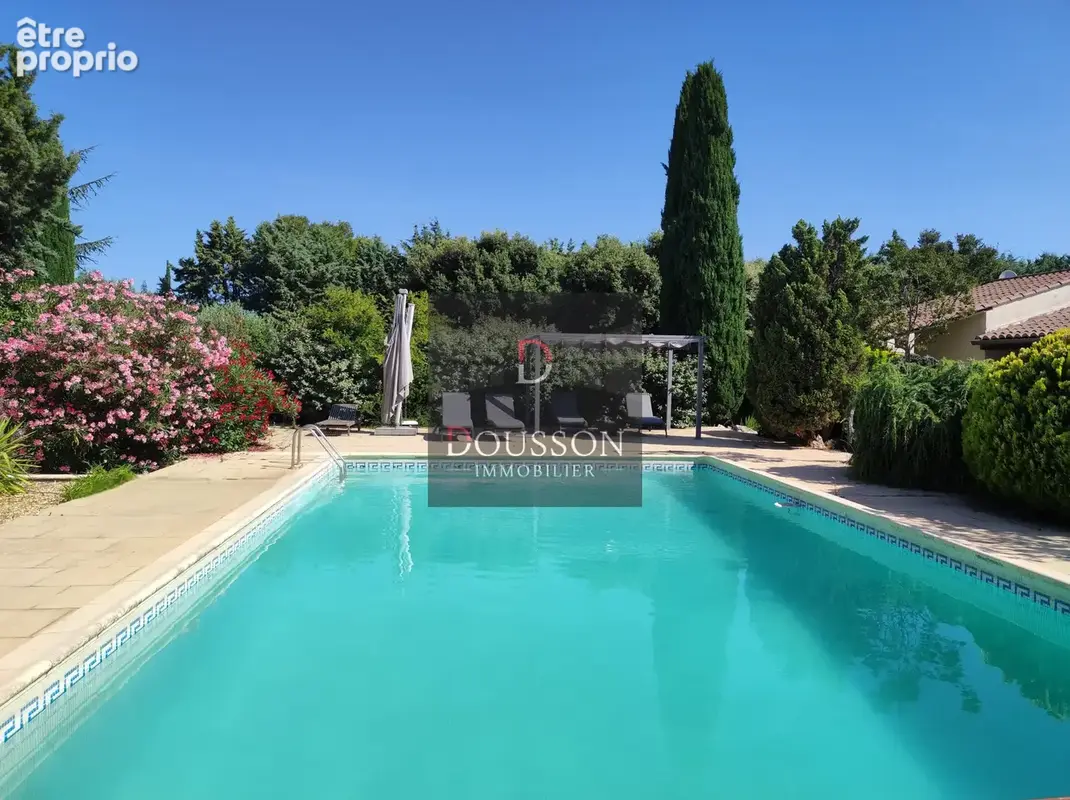 Villa avec dépendances et terrain constructible à Saint-Siffret - photo 8