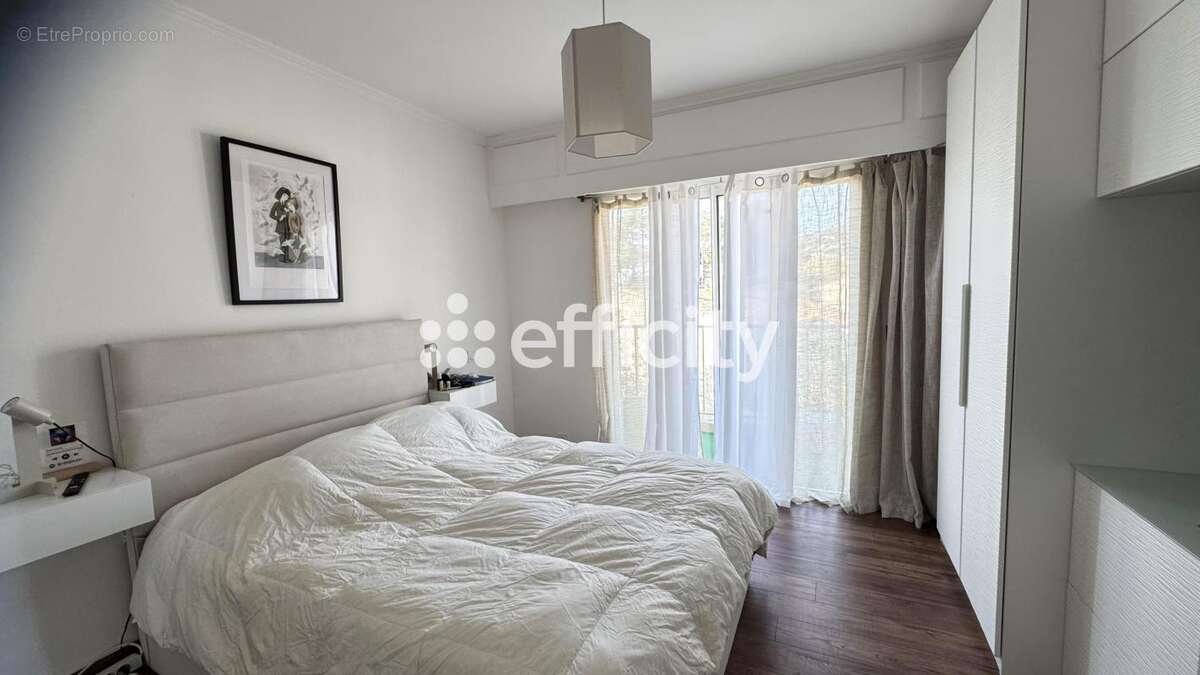 Appartement à VALLAURIS