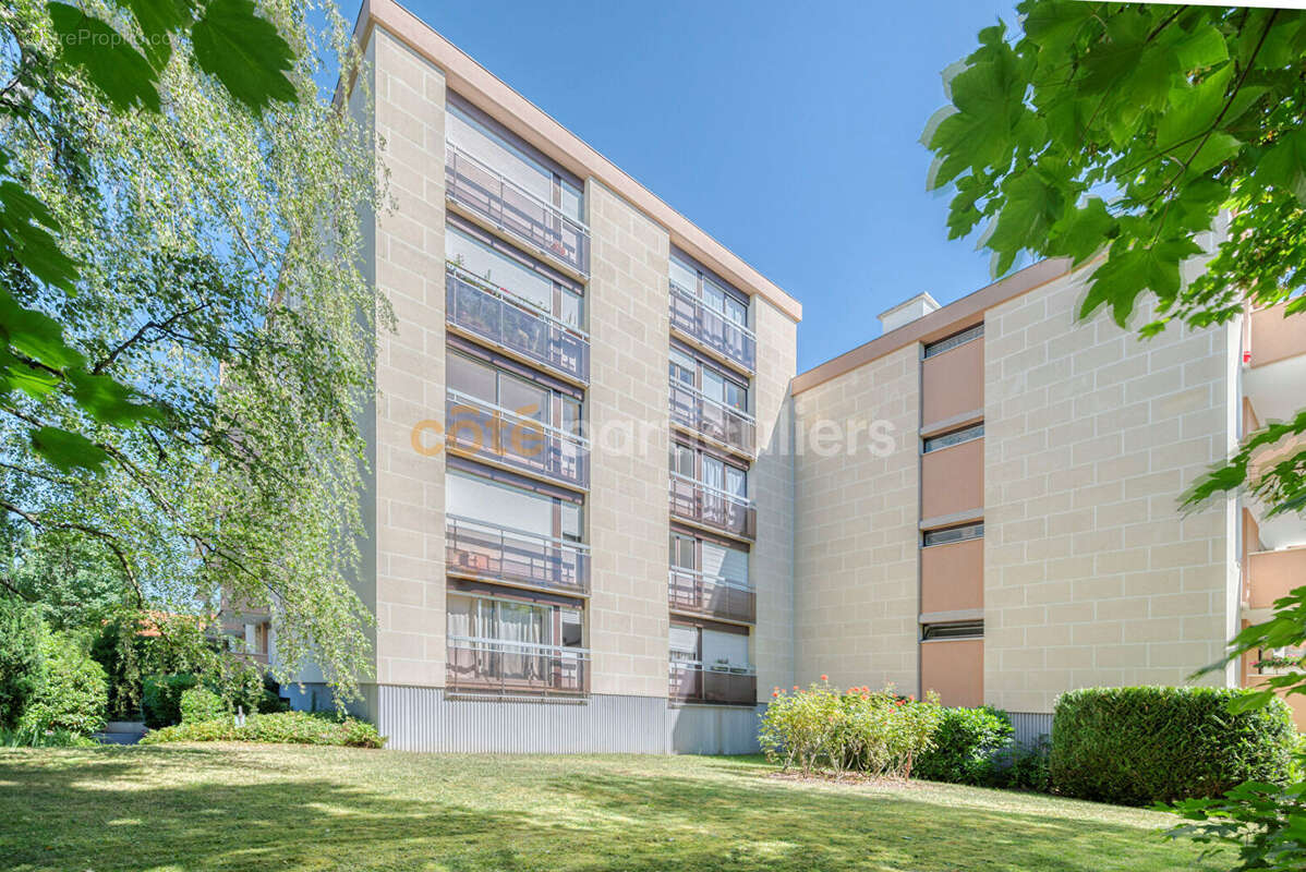 Appartement Saint Germain En Laye 2 pièce(s) 43.07 m2 - Balcon et Parking - photo 2