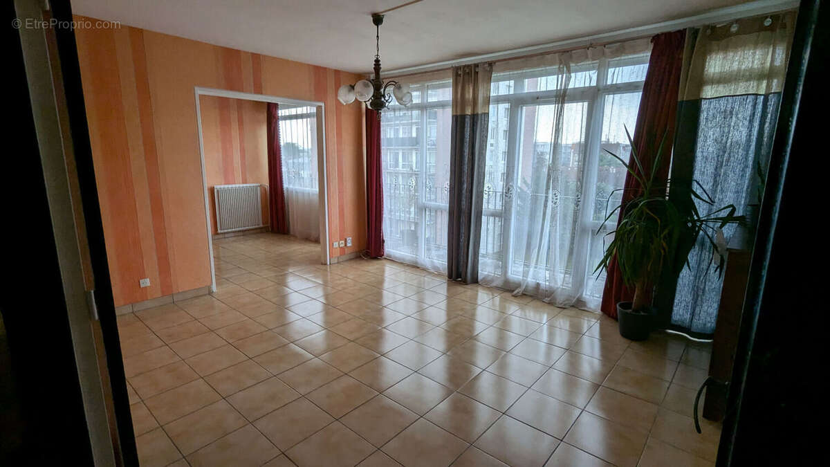 Appartement à HOUILLES