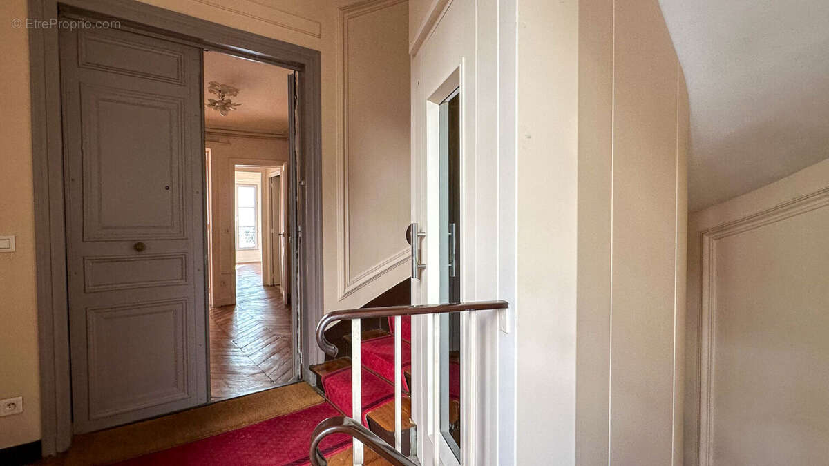 Appartement à PARIS-8E