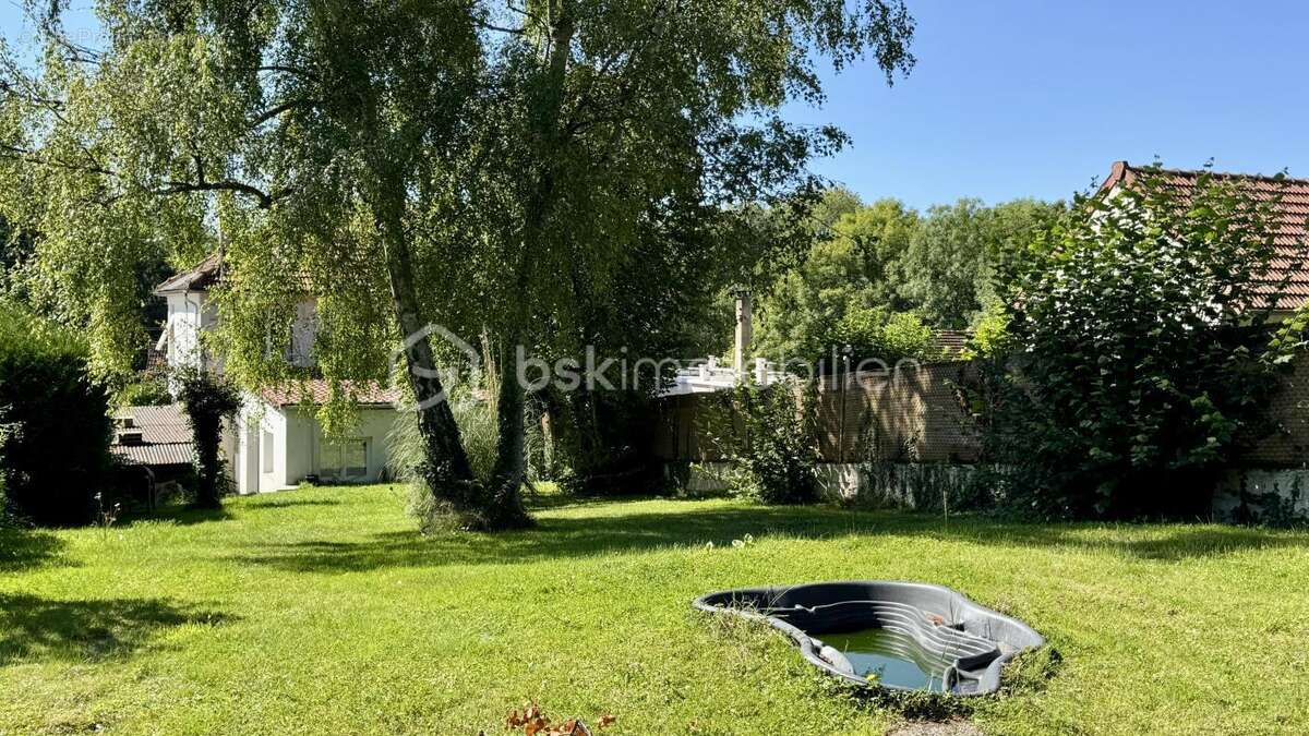 Maison à MONTREUIL-AUX-LIONS