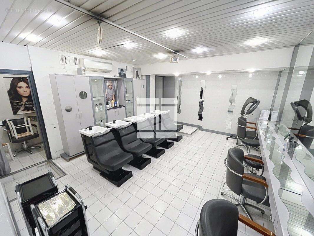 Bastia centre ville - murs commerciaux de 80m² - photo 6