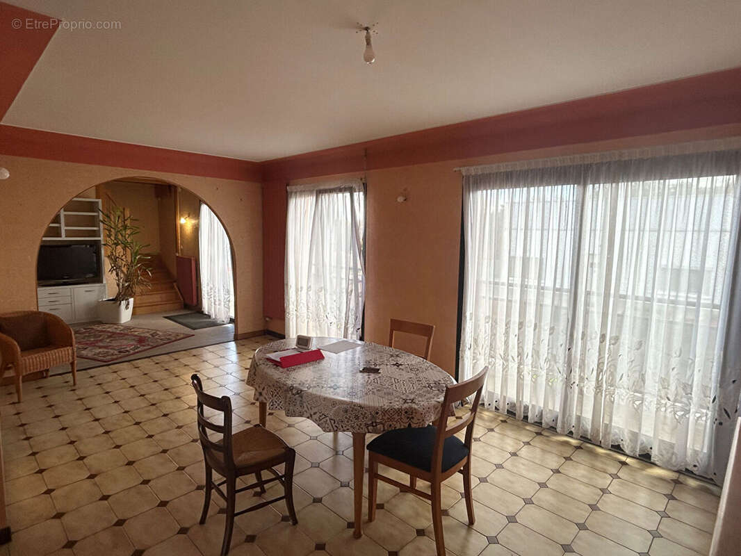 Maison à RACHECOURT-SUR-MARNE