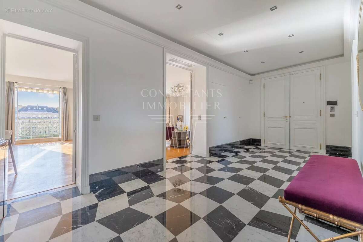 Appartement à PARIS-16E