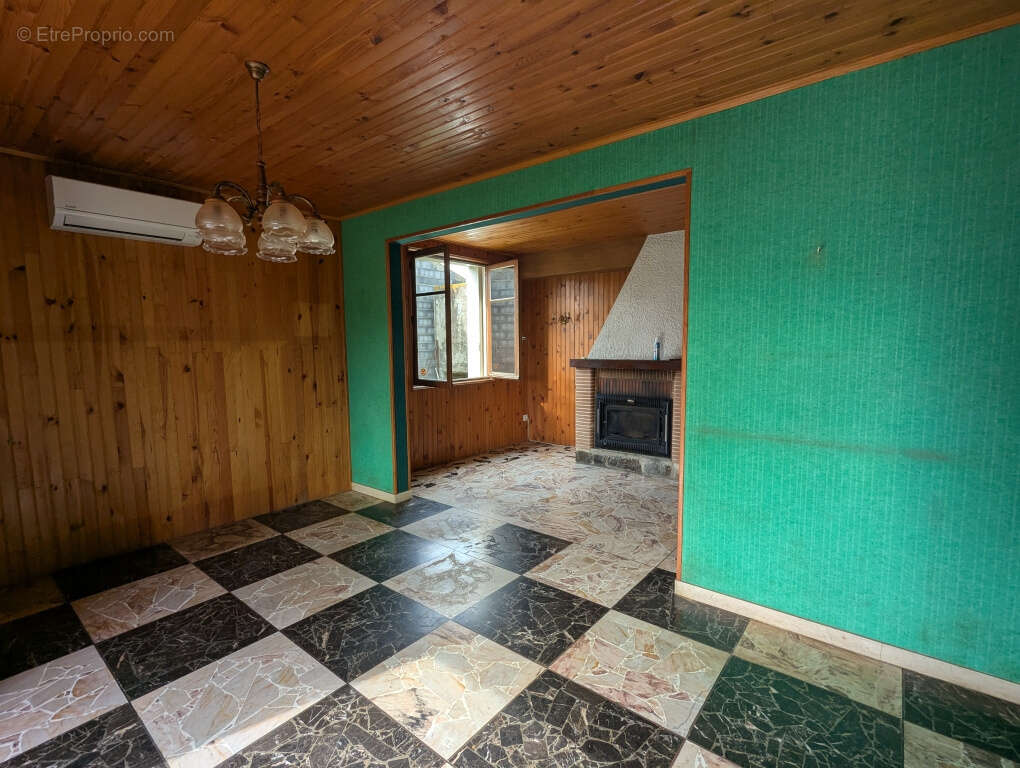 Maison à LAGRASSE