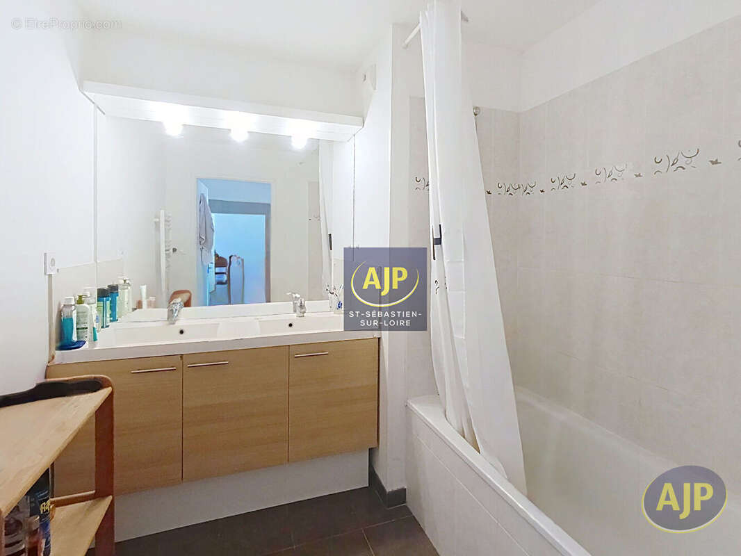 Appartement T3, 63 m² , Terrasse + Garage - photo 8