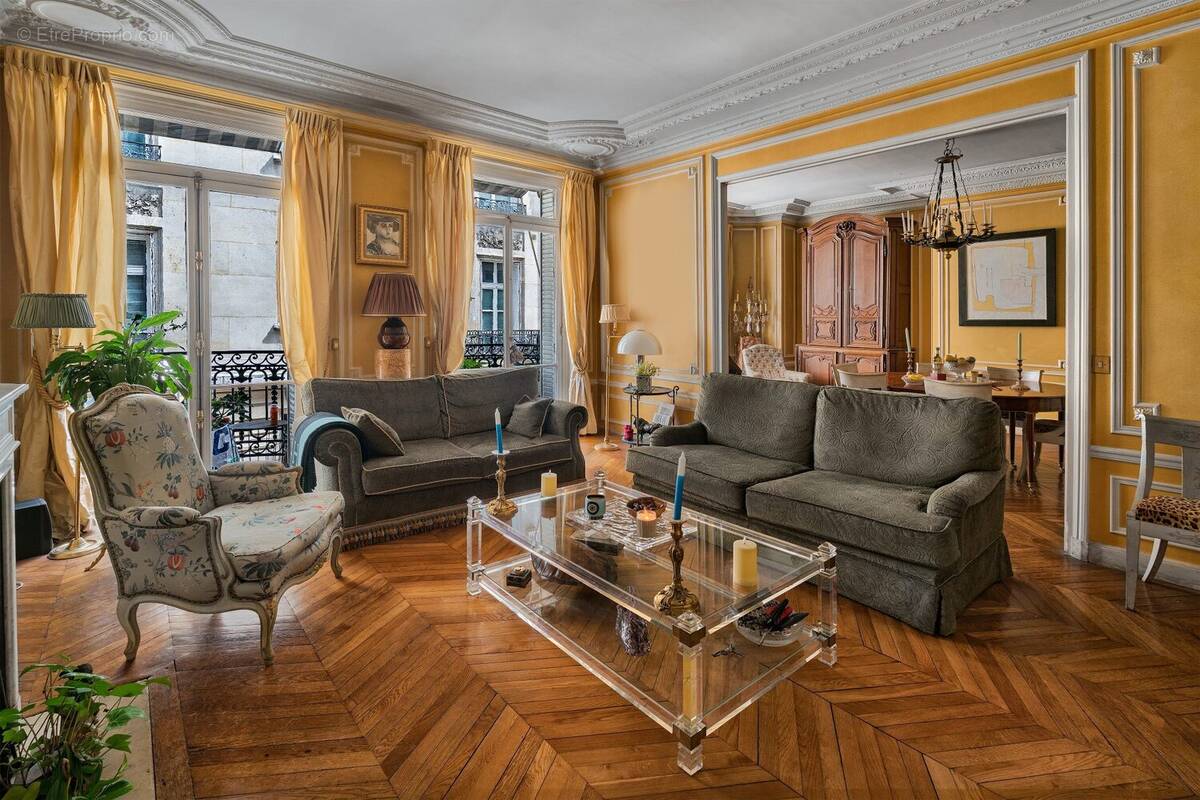 Appartement à PARIS-16E