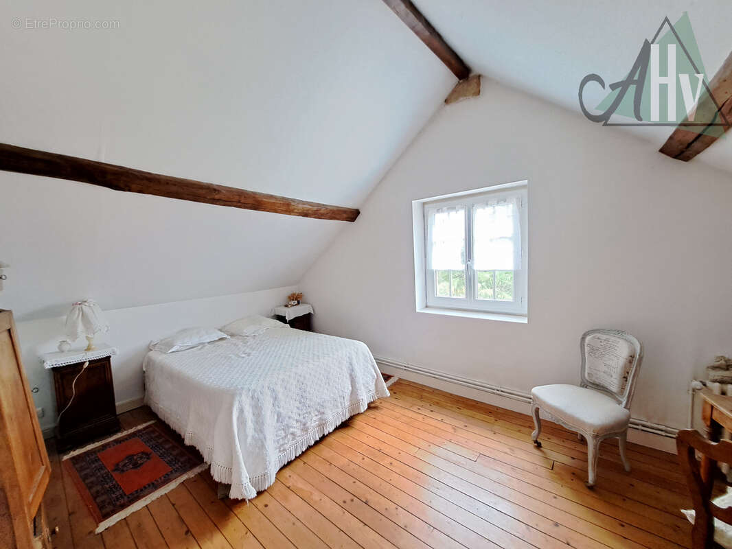 Exclusivité - Villeneuve la Guyard - Viager occupé - Maison de 146 m2 avec 3 chambres et beau jardin. - photo 12