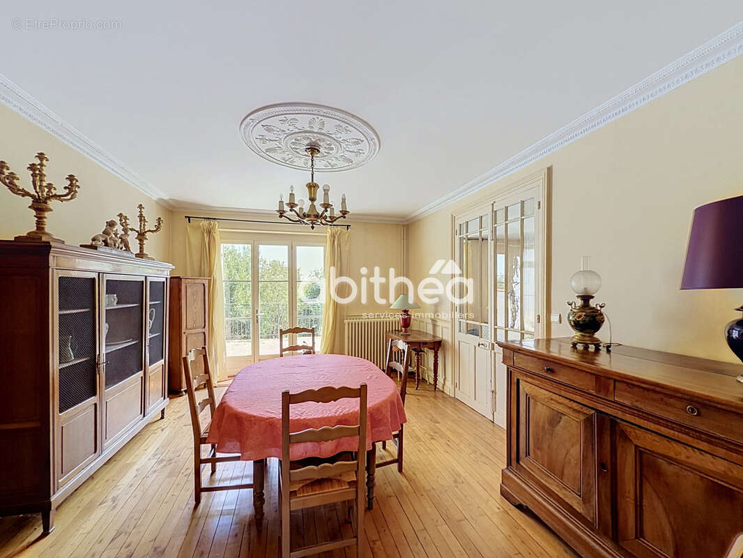 Ruffec Maison de ville 178 m2 3 chambres - photo 8