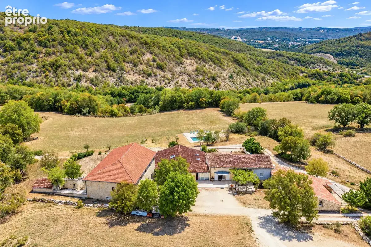 Terrain à usage résidentiel avec 2 annexes, 2 piscines et une cabane pour les bergers - photo 2
