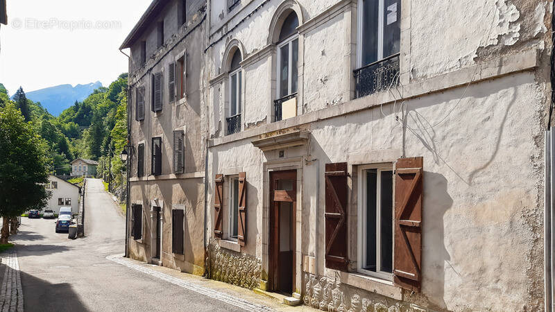 Appartement à EAUX-BONNES