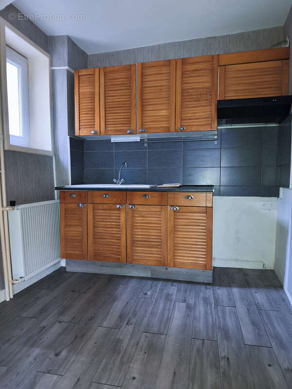 Maison à LA MONNERIE-LE-MONTEL